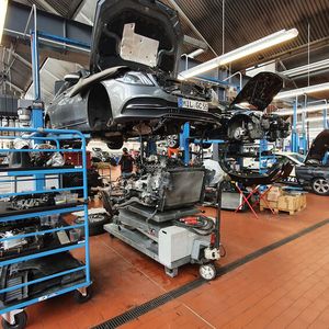 Auch bei Operationen am offenen Herzen läuft als unter sauberen und strukturieren Bedingungen ab.(Bild:  Schreiner/»kfz-betrieb«)