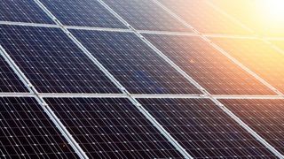 Ausgeschaltet: Vor rund 15 Jahren hat Deutschland leichtfertig seine Photovoltaik-Industrie aus der Hand gegeben. Die aktuelle Abhängigkeit von China nicht nur auf diesem Gebiet könnte sich zu einem großen Problem auswachsen, wenn das Land wie geplant seine Exportrestriktionen in Kraft setzt. (Bild: gemeinfrei)