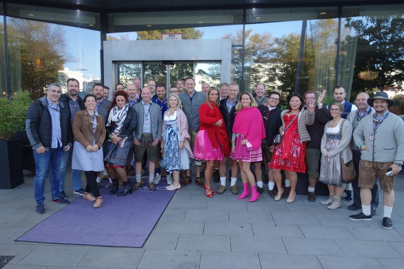 Das Western Digital Team und seine Gäste ist bereit für eine unvergessliche Nacht auf der Wiesn. (Bild: IT-BUSINESS)