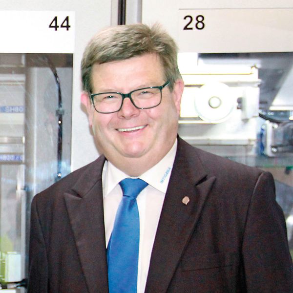 Dipl.-Ing. (TU) Claus Ullrich, Geschäftsführer der Intigena Produktion GmbH & Co. KG: „Ohne den Einsatz des Itrak hätten wir für die Anlage viel mehr Platz benötigt.“ (Reinhold Schäfer)