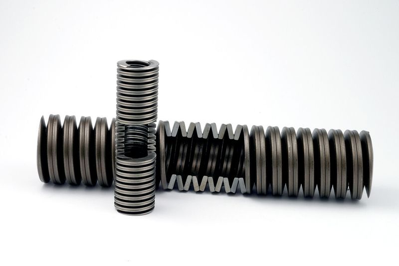 Im Querschnitt gut zu sehen: die ineinandergeschraubten Schraubendruckfedern. (Bild: Dr. Werner Röhrs)