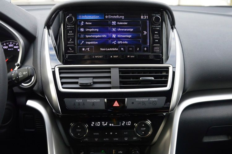 Nicht überzeugen konnte das Infotainmentsystem. Die Bedienung ist oftmals umständlich, erfolgt nicht intuitiv und wirkt altbacken. (Bild: Schreiner/»kfz-betrieb«)