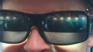 Stefan Luitz, Weltcupfahrer des DSV, beschleunigt mit der LED-Brille von Osram die Anpassung an andere Zeitzonen: "Man spürt die Wirkung." (Deutscher Skiverband)