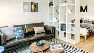 Vollständig eingerichtete Apartments für Mitarbeiter können ein gutes Argument im Wettbewerb um die Fachkräfte sein und sind oftmals günstiger als Hotelzimmer. (Felix Loechner)