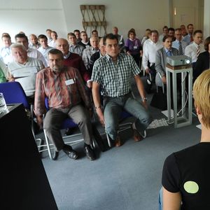 Einen ganz realen Blick auf die eigene Gesundheit ermöglichte Physiotherapeutin Vanessa Veldhuis aus der Praxis Curando in Freiberg. Bild: Schmidt-Handling