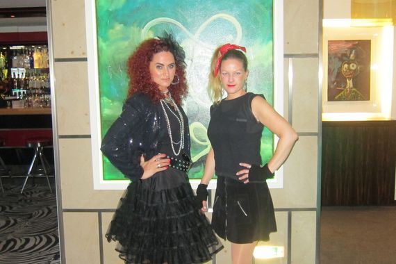 Die Mädels von der IT-BUSINESS sind bereit für die Zeitreise in die 80's.