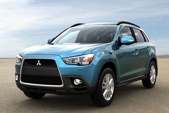 Am Mitsubishi-Stand können die Messebesucher erstmals den ASX bewundern, der die SUV-Palette der Japaner nach unten komplettiert. (Archiv: Vogel Business Media)
