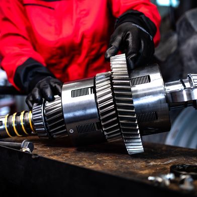 The tractor gearbox was removed for maintenance purposes. (Stock image) (Source: littlewolf1989 – stock.adobe.com)