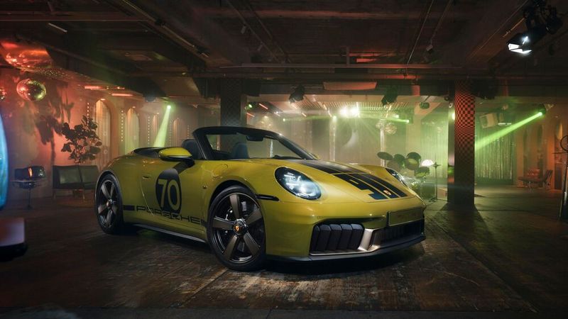 Vom 911 Carrera GTS Cabriolet legt Porsche das auf 1.500 Exemplare limitierte Sondermodell „Spirit 70“ auf. (Bild: Porsche)