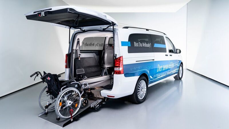 Mit dem Umbau des E-Vito Tourer für den Transport von Rollstuhlfahrern will Mercedes Privatkunden, Taxiunternehmen und Transportdienste ansprechen. (Mercedes)