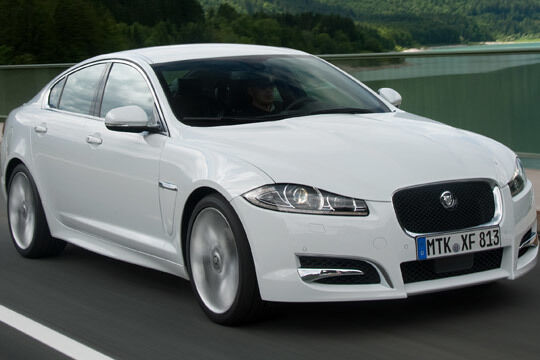 Mit der 2012er-Modellreihe des XF reagiert Jaguar auf den Downsizing-Trend. Die Preise beginnen bei 44.900 Euro. (Jaguar)