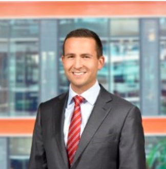 „Komponenten für konventionelle Antriebssysteme, aber auch generell Produkte der stahl- oder gummiverarbeitenden Industrie werden bis zum Jahr 2025 im Gesamtvolumen stark nachlassen“, erklärt Dr. Nikolaus Helbig, Partner Strategy & Operations bei Deloitte. (Deloitte)