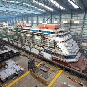 Die Celebrity Reflection im Aufbau auf der Meyer Werft