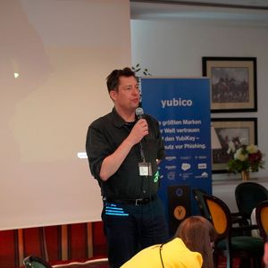 Yubico-Mitgründer Jakob Ehrensvärd ist ebenfalls angereist und gab am ersten Abend einen Einblick in die Geschichte von Yubico. (Bild:  Julia Griebel)