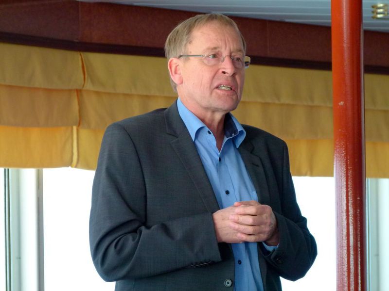 Claus Nikolajsen, Head of Operations bei Scandlines, steckt aber noch höhere Ziele: Ab dem Jahr 2018 sollen alle vier Schiffe der Linie Puttgarden-Rødby komplett elektrisch betrieben werden. (S. Häuslein/konstruktionspraxis)