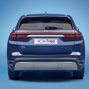 „Das Außen- wie auch das Innendesign des T10X vereinen Elemente der ‚emotionalen‘ östlichen Kultur und der rationalen westlichen Kultur“, heißt es in der Produktbeschreibung von Togg.(Bild:  Togg)