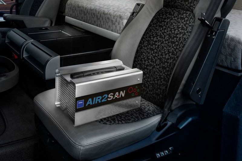 Die Fahrerkabine ist das zweite Zuhause für Fernfahrer. Eine Ozonreinigung beseitigt neben Keimen auch unangenehme Gerüche. (Bild: Baloncici)