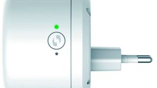 Wassersensor in der Seitenansicht: Die integrierte LED meldet einen Wasserschaden. Zudem lässt sich der Sensor in das Smart Home via WLAN integrieren. (Bild: D-Link)