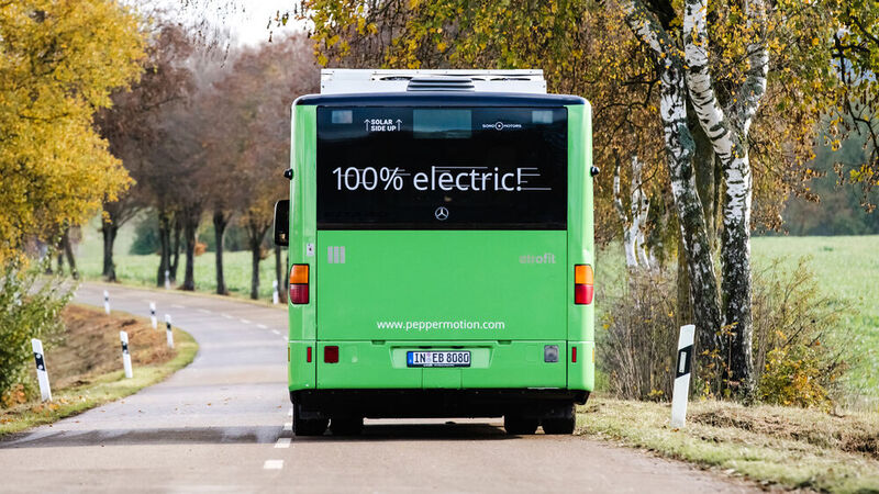 Der Bus fährt mit der firmeneigenen Solartechnologie von Sono Motors. (Bild: Sono Motors / Stephan Schaar)