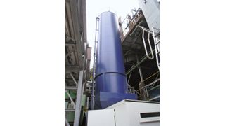 Der für die Rauchgasreinigung verwendete Braunkohlenstaub wird in einem Silo gelagert (Bild: IB Verfahrenstechnik)