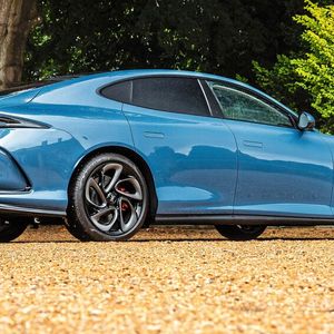 Das SUV-Coupé IM6 wird ausschließlich mit 100-kWh-Akku und 800-Volt-Technik angeboten. (Bild:  MG Motor)