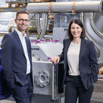 Das Vorstandsduo der Hosokawa Alpine AG: Michael Kuhnen (CEO) und Kathrin Dörle (CFO). (Bild: Hosokawa Alpine)