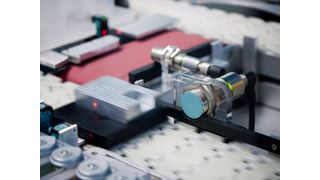 RFID-Systeme wie Simatic RF200, bewähren sich seit vielen Jahren in der Produktionssteuerung. (Bild: Siemens)