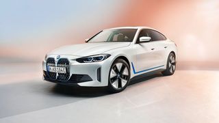 Der BMW i4 ist ein vollelektrisches – und somit förderfähiges – Modell. Er kommt noch in diesem Jahr auf den Markt. (Bild: BMW)
