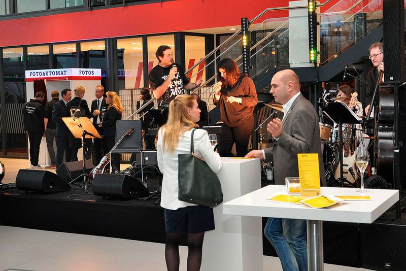 Trotz des Schicksalsschlags sollte zur Eröffnung gefeiert werden. (Foto: Grimm)