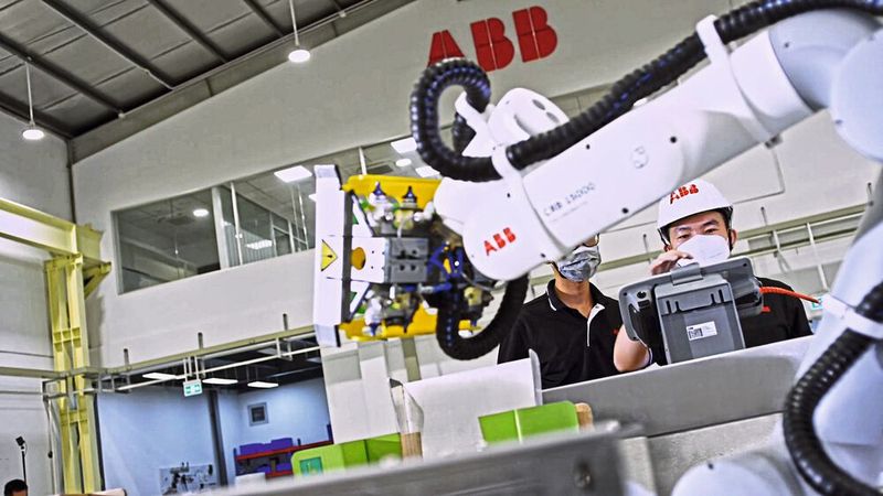 Mit dem Einsatz des ABB-Cobots ließ sich die Verpackungsgeschwindigkeit von 22 auf 36 Beutel pro Minute steigern. (Bild: ABB)