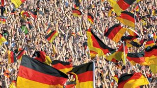 Sind Sie schon ausgestattet zum Anpfiff der Fußball-Weltmeisterschaft? (Pixabay)