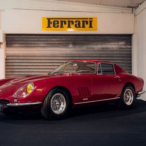 Der 1966er 275 GTB/4 ist Ferraris erster Sportwagen mit einem Motor, der mit vier obenliegenden Nockenwellen ausgestattet ist.(Bild:  Autoren-Union Mobilität/RM Sotheby's)