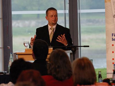 Erfolgreiche Geschäftsmodelle orientieren sich am Kundennutzen und dem Erfahrungszyklus lautete eine These von Prof. Dr. Stefan Reindl. (Archiv: Vogel Business Media)