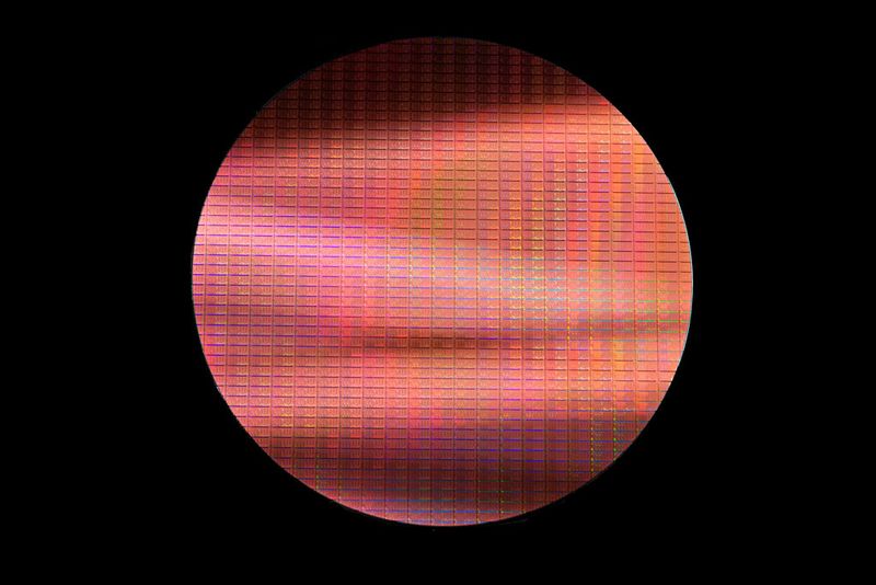 Ein Wafer mit den 14-nm-Broadwell-Chips (Intel)