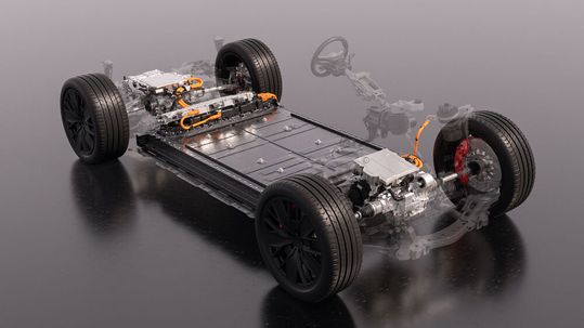 Die PPE-Plattform ermöglicht einen zweimotorigen Allradantrieb.(Bild:  Porsche)