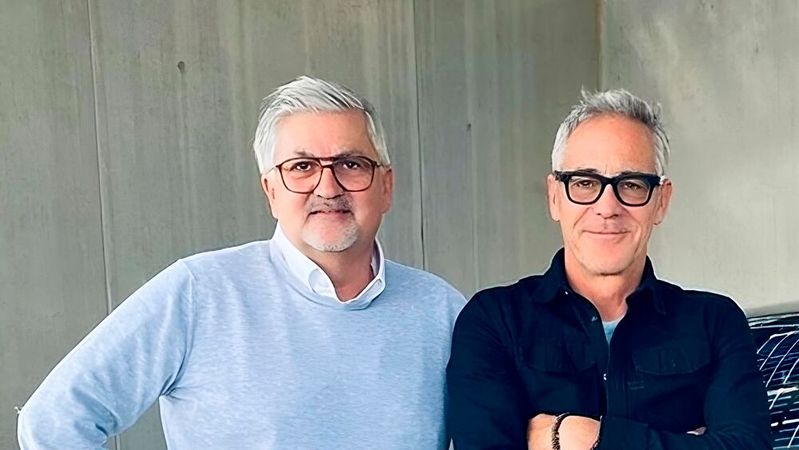 Martin Rada (li.), Geschäftsführer des Auto-Abo-Anbieters Vibe, und Christian Clerici, Head of Content & Creation, haben ehrgeizige Ziel in Deutschland.(Bild:  Vibe)
