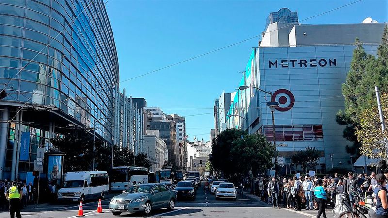 Die 4th Street in San Francisco wurde zur Einbahnstraße, als 175.000 Konferenzbesucher in die drei Konferenzzentren strömten. (© Michael Matzer)