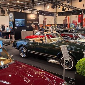 Glamour wie einst in Essen? Wer über den Eingang West die Messe betrat, landete in Halle – und war froher Dinge.(Bild:  Dominsky – VCG)