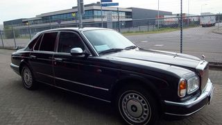 Dieser Rolls Royce eines holländischen Händlers war im Oktober das reichweitenstärkste Inserat eines britischen Pkws auf Mobile.de. Der Silver Seraph 5.3L V12 von 1998 hat angeblich keine 6.000 Kilometer auf der Uhr und soll daher brutto noch knapp 70.000 Euro kosten.   (Bild: Mobile.de)