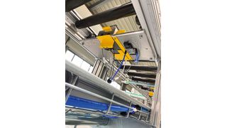 Die Verbraucher werden mit kürzeren Leitungen doppelt von den Ventilen mit Druckluft versorgt. (Bild: Krups Automation)