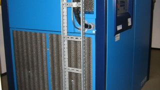 Einer der beiden Kompressoren des Typs D75H SR-10A der Druckluftstation. Bild: Compair (Archiv: Vogel Business Media)
