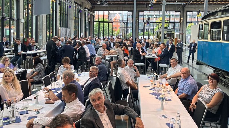 Im Deutschen Museum in München trafen sich die Mitglieder der sieben Kfz-Innungen des Landesverbands Bayern mit Freunden und Partnern des Kfz-Gewerbes. (Bild: VCG - Zietz)