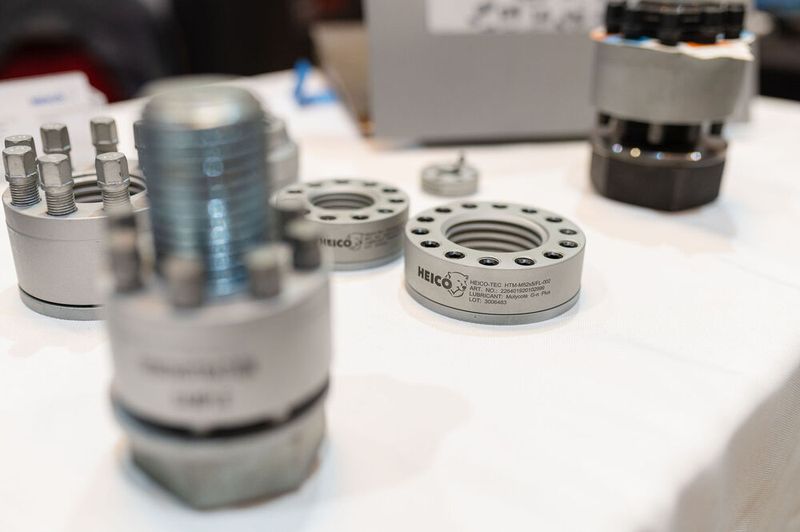 Die umfassenden Angebote der Aussteller bieten Lösungen für jede Art von Verbindungstechnik. (Bild: Donna und der Blitz)