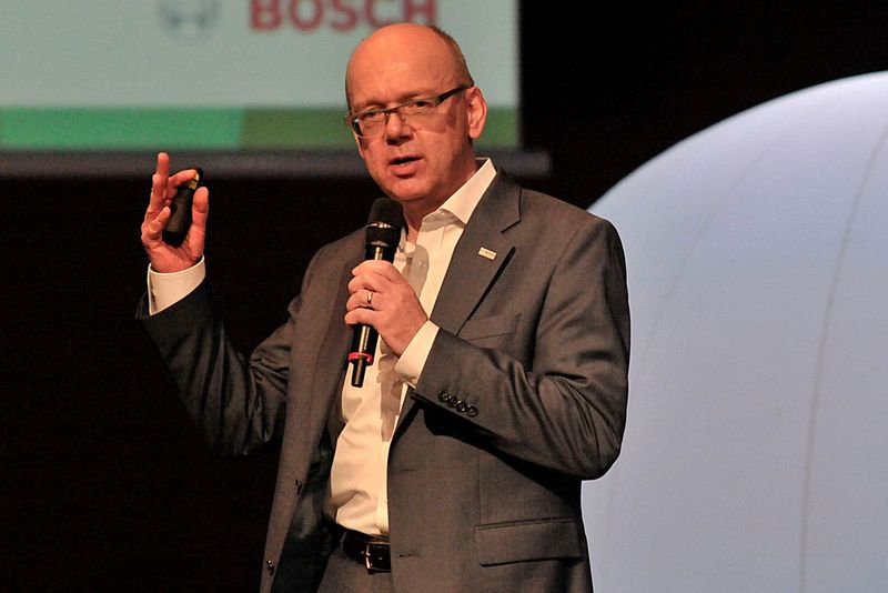 Thomas Koch, Vertriebsleiter Europa Mitte im Geschäftsbereich Automotive Aftermarket bei Bosch: „Nicht jede Werkstatt wird das notwendige Wissen für jedes Fahrzeugmodell ad hoc bereithalten können. In Zukunft wird die Digitalisierung da aber auch helfen.“  (Bild: Zietz / »kfz-betrieb«)