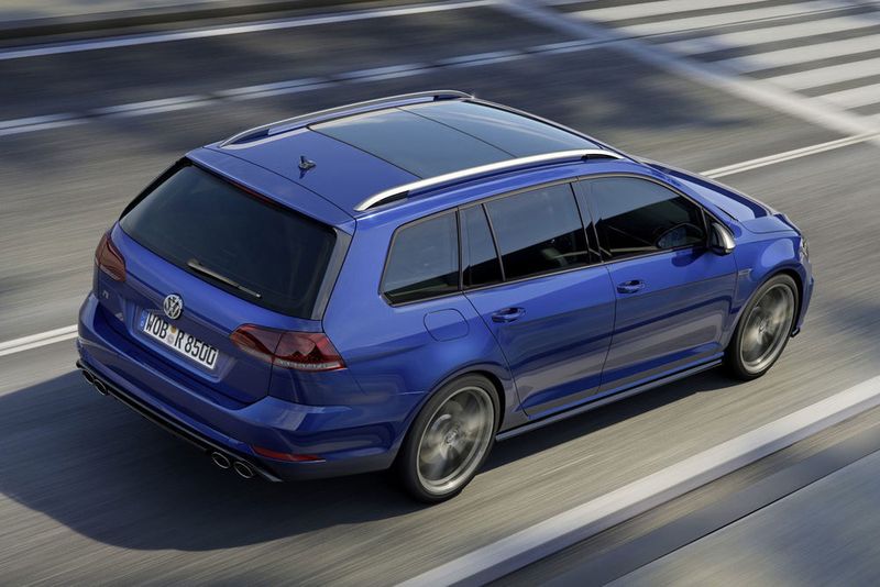 Wer noch einige Extras wie etwa ein Glasschiebedach ordert, kann den Preis für den Golf Variant R auch leichthin auf über 50.000 Euro treiben. (VW)
