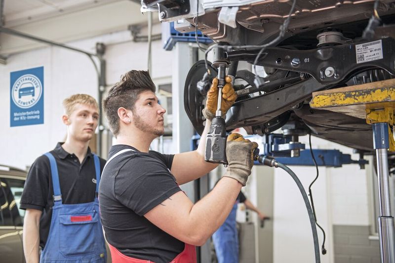 Es ist enorm wichtig, gute Schülerpraktikanten professionell zu betreuen, damit man sie später als Bewerber gewinnen kann. Es ist enorm wichtig, gute Schülerpraktikanten professionell zu betreuen, damit man sie später als Bewerber gewinnen kann.