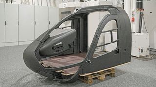 Would you have thought that this helicopter cockpit came out of a 3D printer? What makes large part printing possible, however, is the VFGF process (Variable Fused Granulate Fabrication). The printer for this is called Queen 1 and comes from Q.Big 3D. Here is more about this project ... (Image:Q.Big 3D)