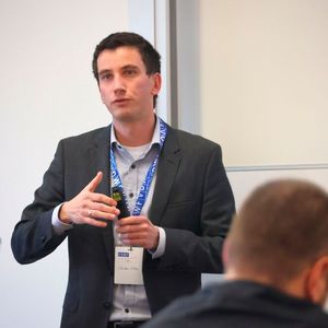 Professor Nikolaus Urban betonte, dass der umfassende Einsatz von KI im Werkzeugbau  Wissen im kleinsten Detail über alle relevanten Zusammenhänge voraussetzt. Dieses Wissen stammt von den mit den jeweiligen Prozessen befassten Fachleuten.(Bild:  Maschinenmarkt/rw)