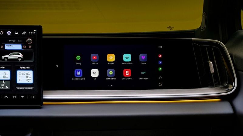 Mit dem ID Tiguan bietet VW zum ersten Mal in Europa ein Beifahrer-Display an. (Bild: VW)