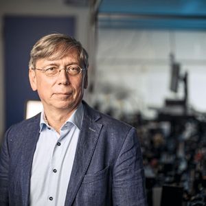 Prof. Ulrich Höfer von der Universität Marburg(Bild:  SFB 1083, Marburg)
